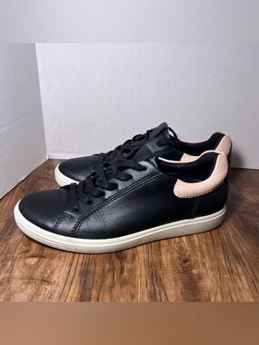 ECCO Soft 7 Women's Leather Slip-In Sneaker size 6-6.5